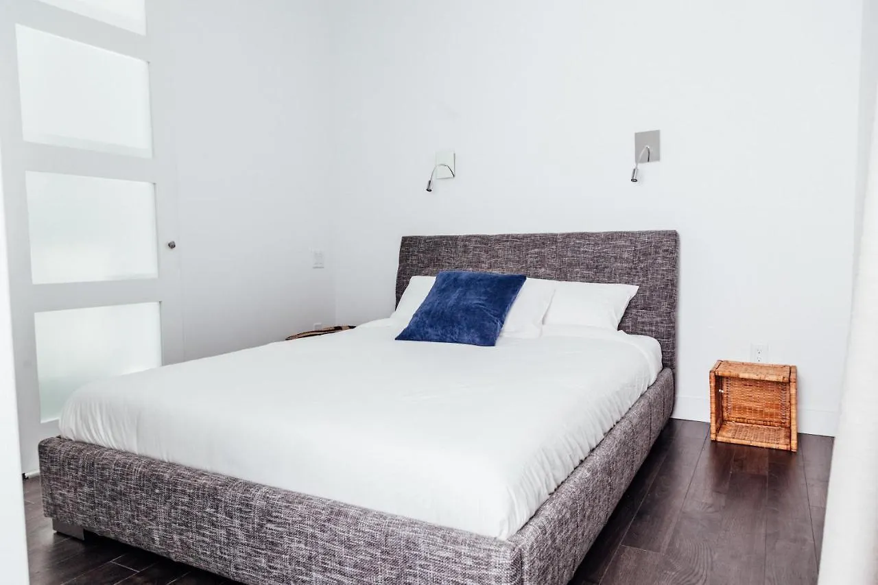 Leqube Apartments Montreal 0*,